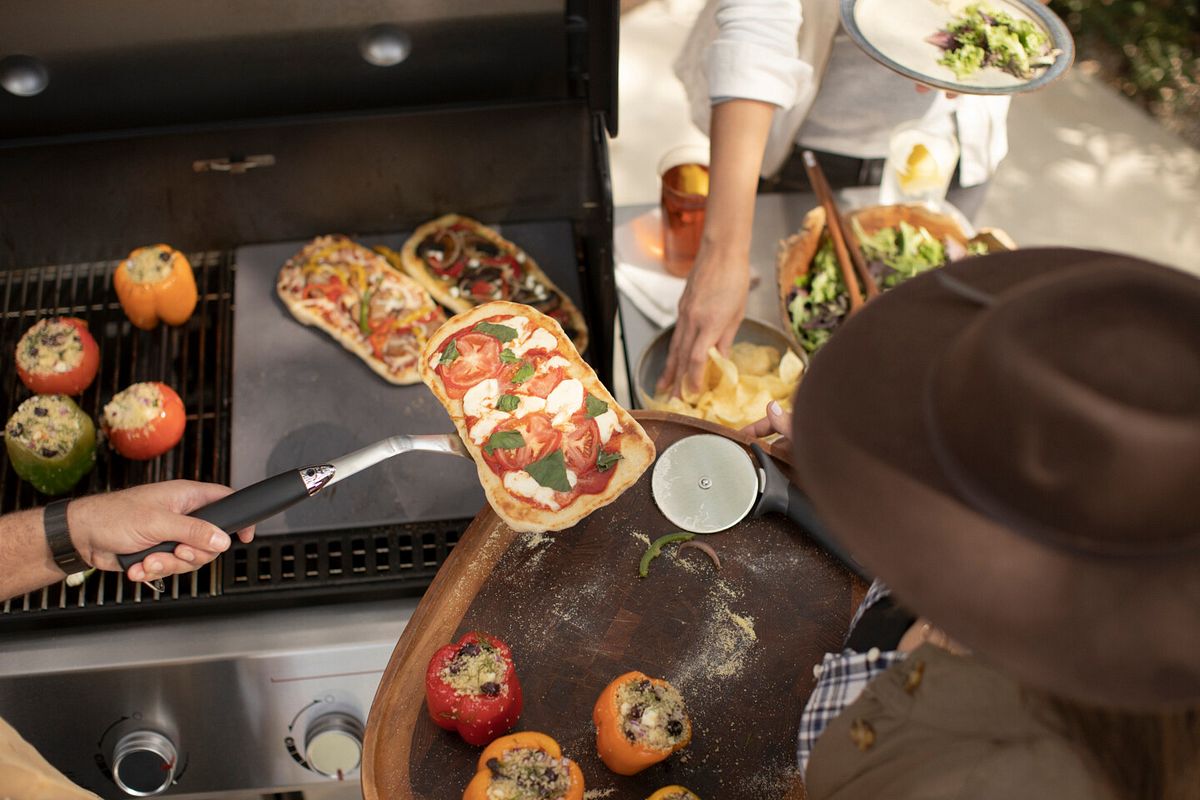 Mit dem Grillstein können Sie noch besser Pizza oder Brot auf Ihrem Gasgrill backen