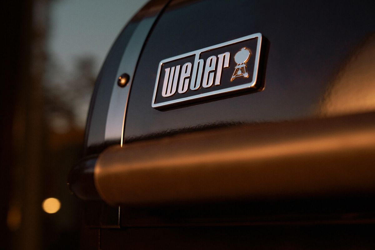 Der neue Weber Smokefire Stealth in edlem matt-schwarz