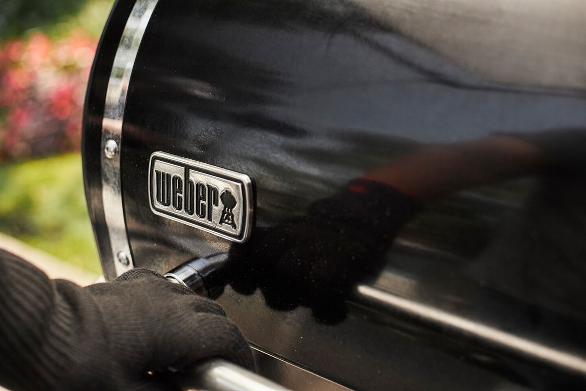 Das Gefühl, wenn Sie zum ersten mal die Haube ihres neuen Weber Smokefire Pelletgrills öffnen, ist unbeschreiblich!