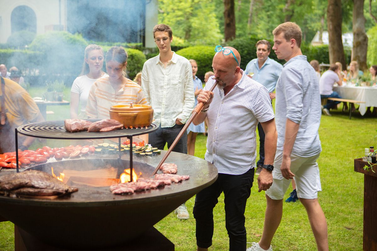 Ein Grillrost ist für die Ofyr ein must have Zubehörartikel
