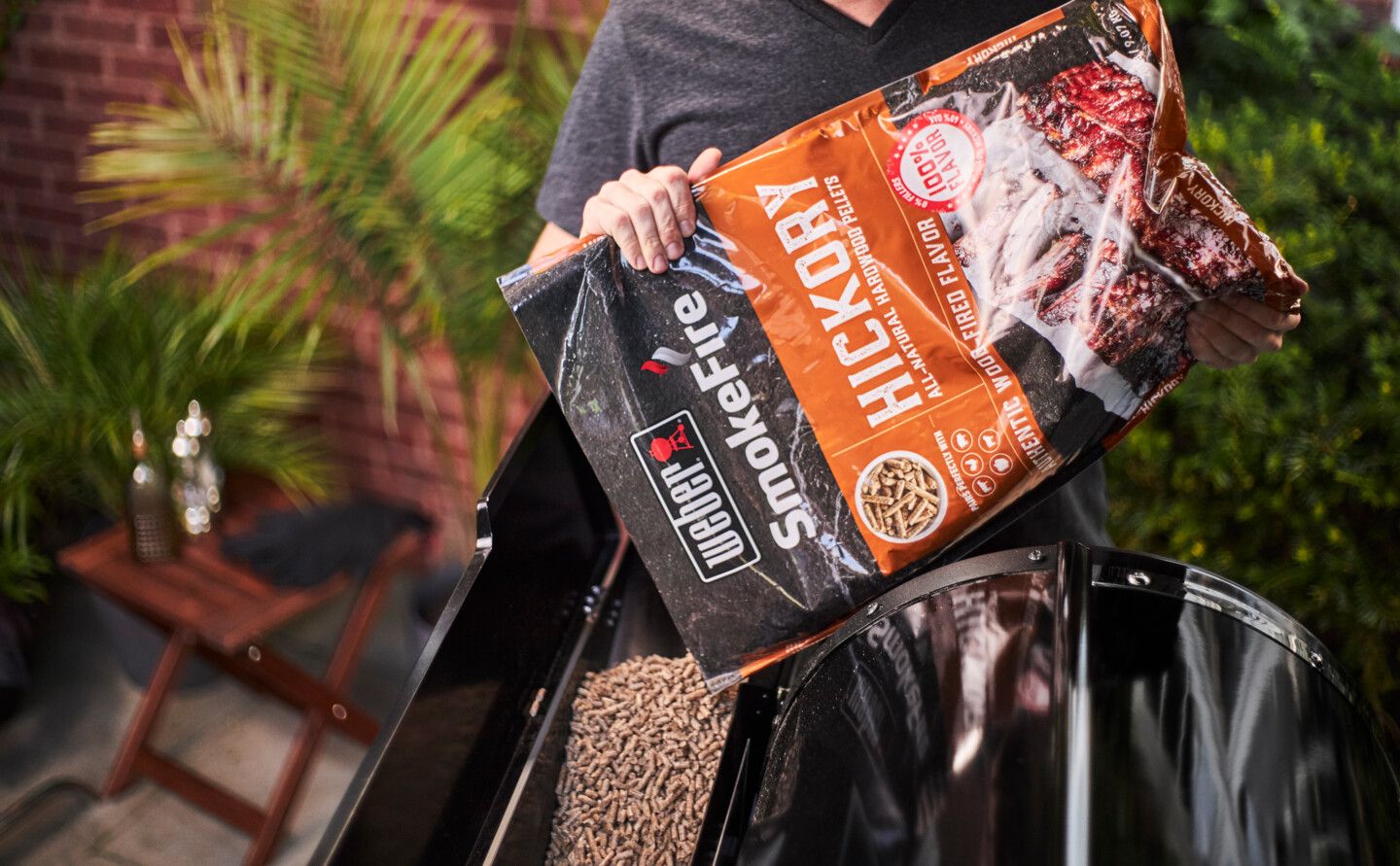 Hickory Pellets von Weber sind der Klassiker unter den Hartholzpellets und erzeugen einen hervorragenden dezenten Rauchgeschmack