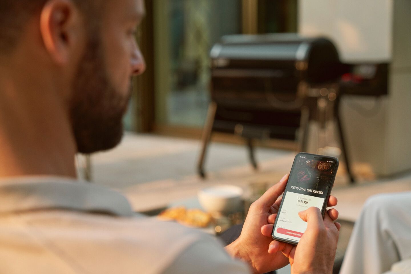 Der Weber Smokefire Pelletgrill wird mit der Weber Connect App zum komfortablen Smartgrill