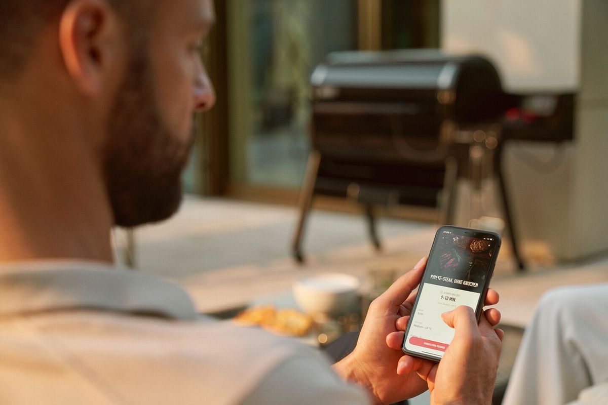 Der Pelletgrill verfügt über modernste Grilltechnologie wie zB Weber Connect