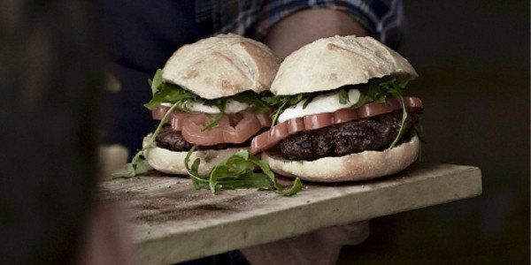 Selbstgemachte Burger vom Grill
