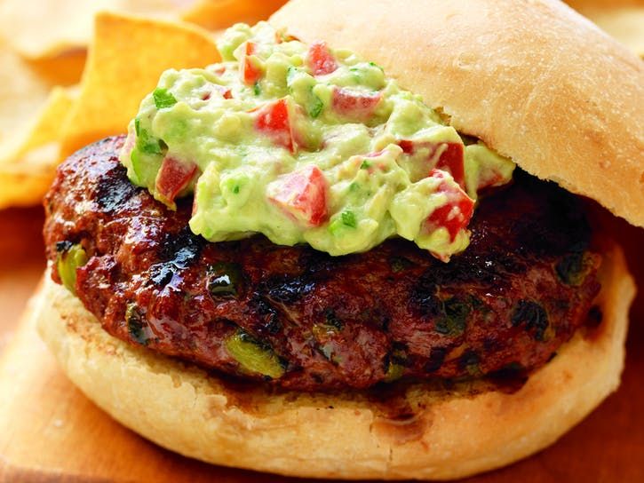 California-Burger mit Avocado-Sauce