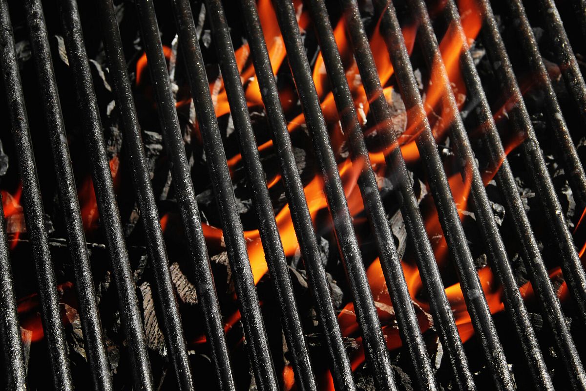 Pyrolyse hilft beim Reinigen des Grillrostes