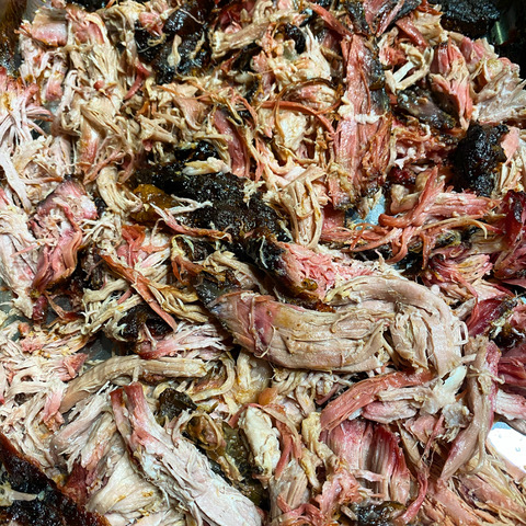 Das saftig zarte Schweinefleisch zerfällt nahezu von alleine