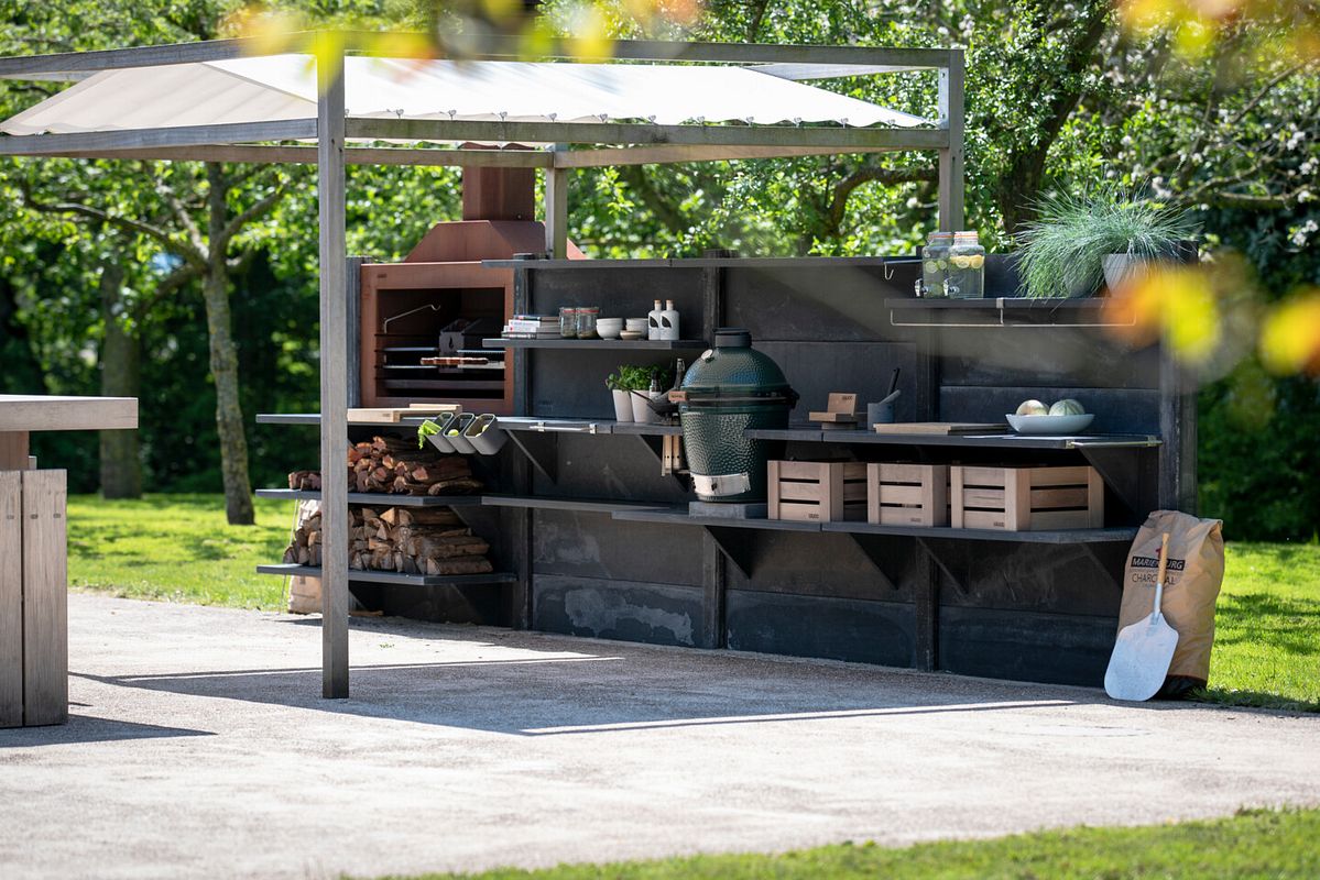 WWOO Outdoorküche mit Big Green Egg und Sonnenschutz