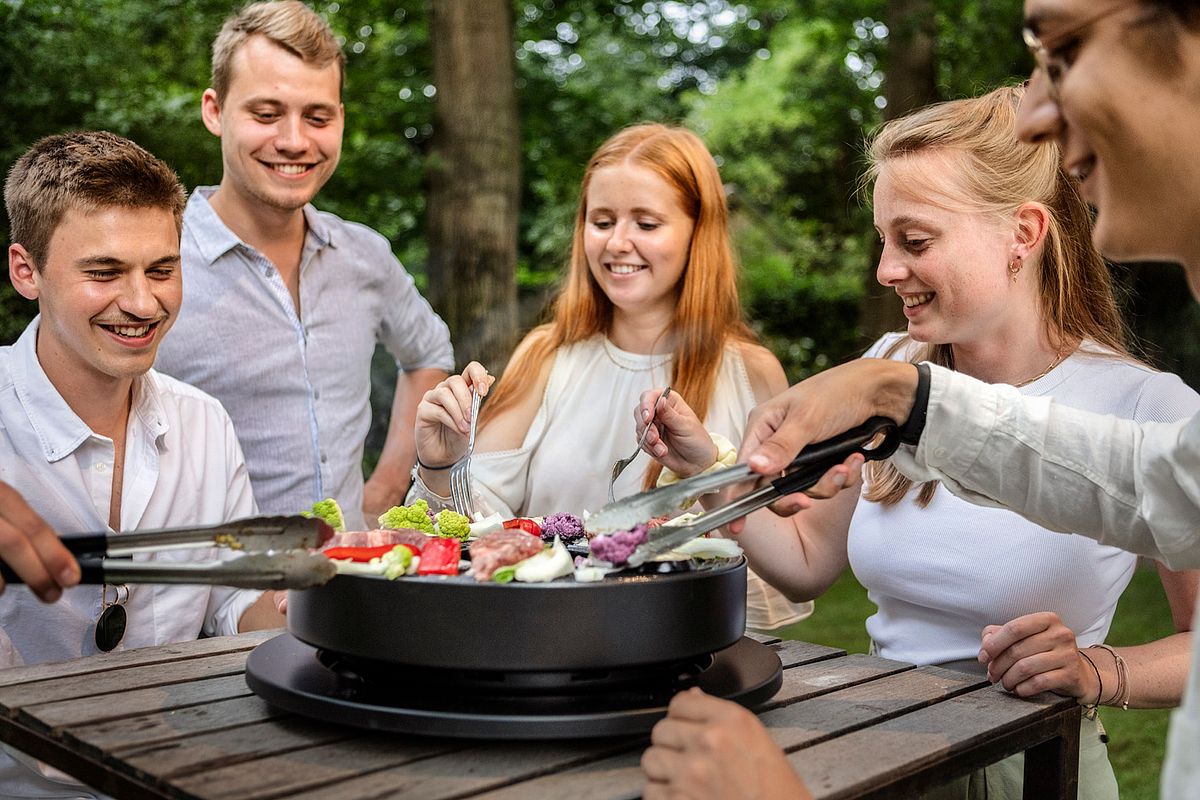 Mit dem Tabl'O von Ofyr erhalten Sie einen kompakten Tischgrill, der auch für den Inneneinsatz geeignet ist