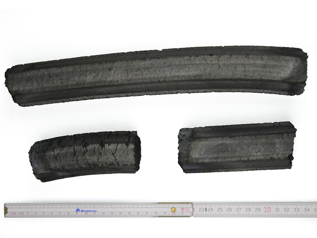 Die Briketts können über 30cm lang sein