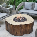 Vorschaubild Gardenforma Sitzgruppen -Set: Gas Feuerstelle Manchester aus Faserbeton in Baumstammoptik, redwood & 4x Hocker