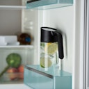 Vorschaubild WMF Nuro Wasserkaraffe mit Griff, 1 l, schwarz