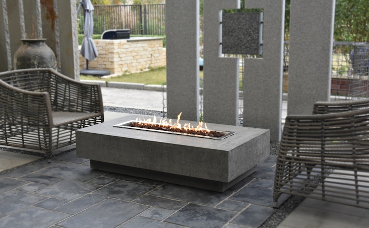 Gardenforma Gas Feuerstelle Hampton aus Faserbeton in Betonoptik, grau