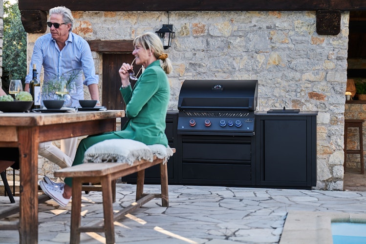 NAPOLEON Gasgrill Oasis Compact 105, Mattschwarz, mit BIG32-1 und Einbau SIZZLEZONE