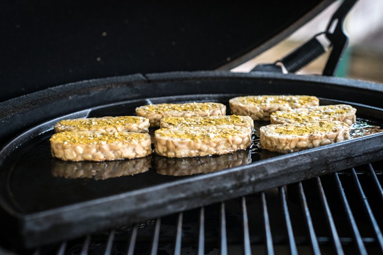 Big Green Egg Halbrunde Grillplatte aus Gusseisen für 2XLARGE | XLARGE