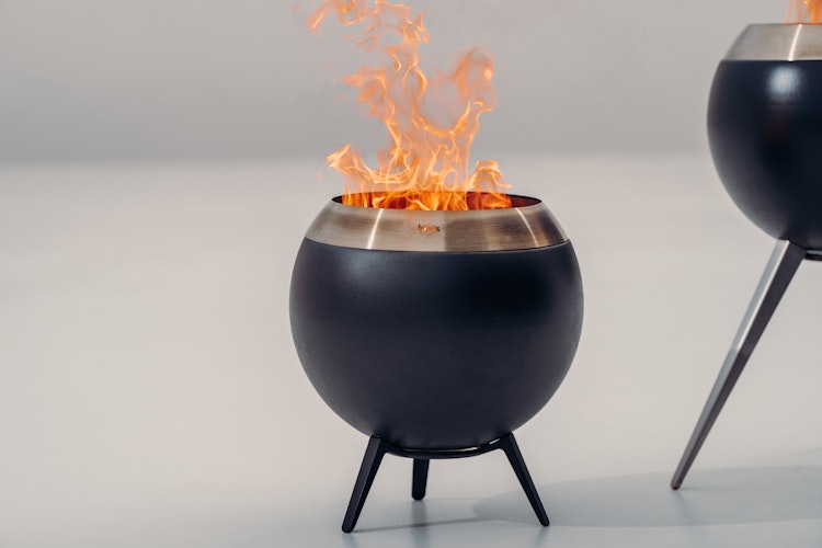 höfats MOON 45 Feuerschale mit hohem Fuß