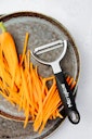 Vorschaubild Microplane Profi Y-Schäler, julienne SPECIALTY Schwarz