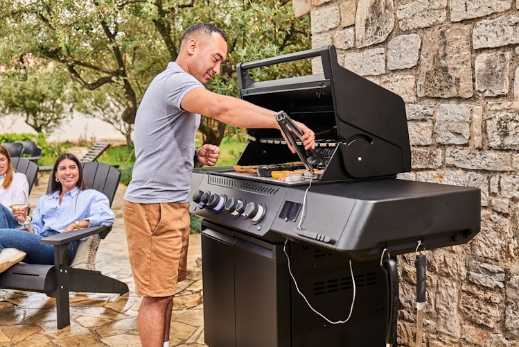 NAPOLEON Gasgrill Phantom, Prestige 500, Connected, gegossenem Edelstahl Rosten, Mattschwarz