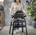 Vorschaubild Weber Q1200N Gasgrill mit Stand - Black
