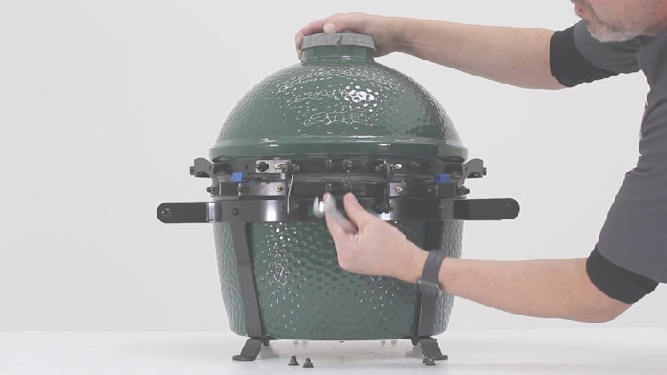 Big Green Egg Kamado Grill MINIMAX inkl. Carrier und original BGE Holzkohle 9 kg Big Green Egg Kamado Grill MINIMAX inkl. Carrier und original BGE Holzkohle 9 kg